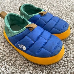 Size 13 / Boys' North Face Thermoball Slippers